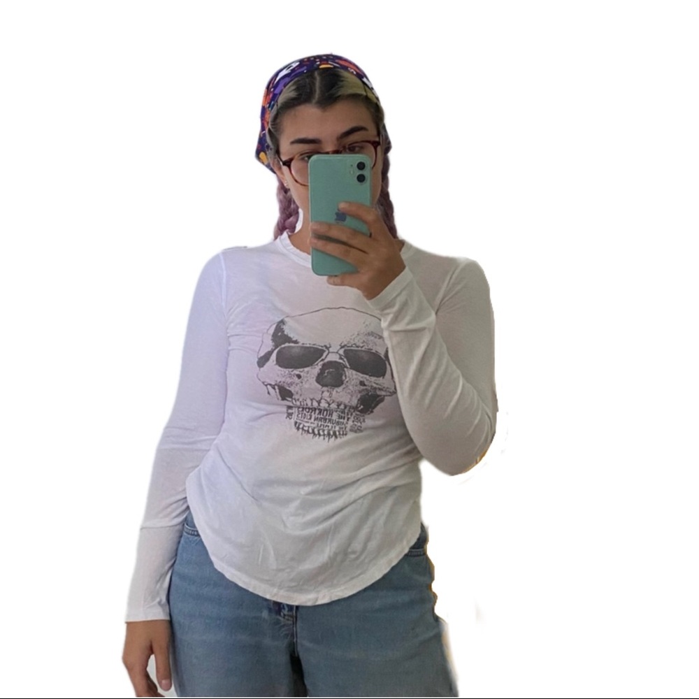 Aritzia Talula skull long sleeve tee